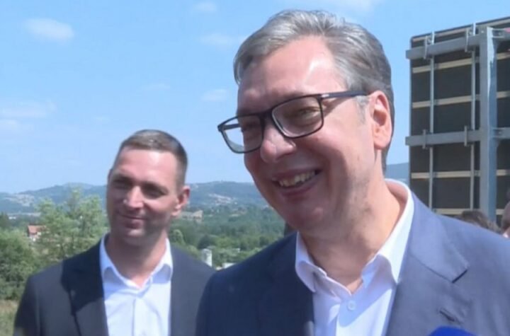 POLICIJA TRPI MOTKE PO SEBI! Vučić: "Dođu vremena kada sve najgore u jednom društvu ispliva, te lekcije smo naučili"
