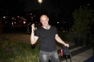 POSLE PONOĆI SAMO RAZMENJUJEM TEČNOSTI! Desingerica ŠOKIRAO izjavom: "Imam ogrebotine i svašta"!
