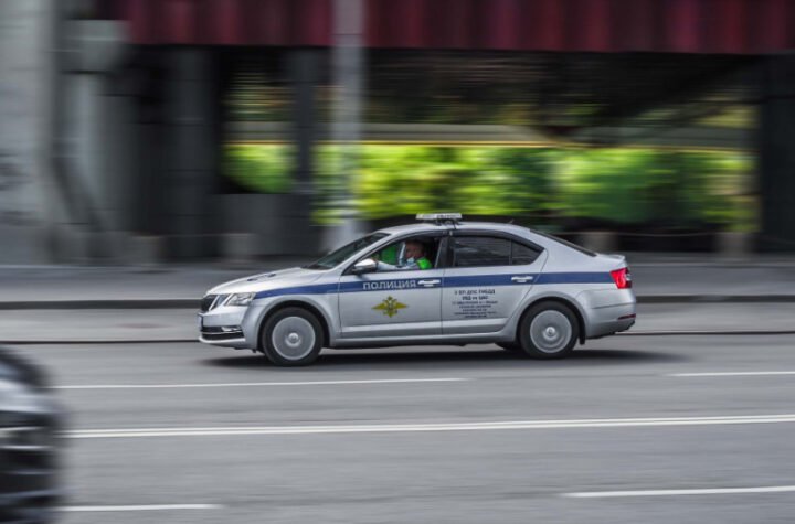 POSTAVLJALA BOMBU NA AUTOMOBIL! Uhapšena devojka u centru grada!