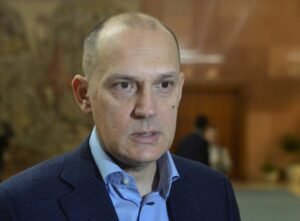 PRAVA JE STVAR ŽIVETI U SVOJOJ ZEMLJI! Lončar uručio ugovore o radu: Dobili ih zdravstveni radnici koji su se vratili iz inostranstva