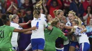 PRVAKINJE SVETA BAČENE NA KOLENA: Engleska je šampion Evrope - Španija ostala bez titule nakon PENALA