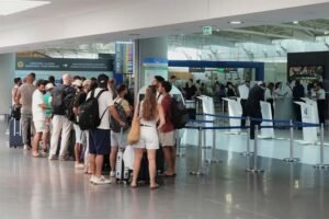 SRBI SEDAM SATI "ZAROBLJENI" NA AERODROMU NA KIPRU! Među putnicima deca i bebe, konačno im stigao odgovor - evo kada će kući!