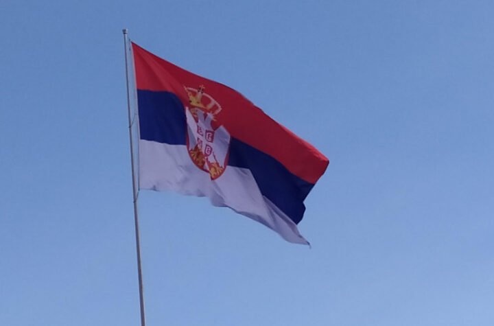 SRPSKA TROBOJKA SE PONOSNO VIJORI IZNAD LJUBLJANE! Slovenci pobesneli zbog zastave u CENTRU PRESTONICE, ali NIKO JOJ NE MOŽE NIŠTA!