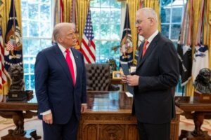 TRAMP PRIMIO ŠUTANOVCA U KABINET! "Nijedan američki predsednik nije bio u Srbiji 45 godina, vreme je da se to promeni"
