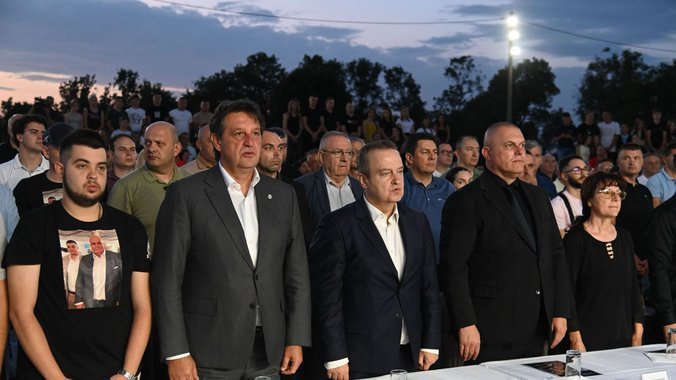 U KONČAREVU KRAJ JAGODINE ODRŽAN KIK BOKS TURNIR U ČAST DRAGANA MARKOVIĆA PALME KOJI SE U VIDU HOLOGRAMA POJAVIO IZNAD RINGA