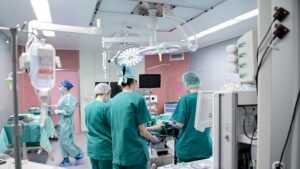 UŽAS U SOLUNU! Pas izujedao fudbalera za GENITALIJE – preti mu operacija!