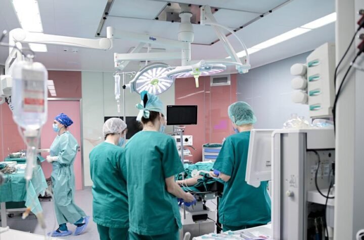 UŽAS U SOLUNU! Pas izujedao fudbalera za GENITALIJE – preti mu operacija!