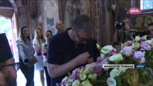 UŽIVO NA TV PINK I PINK.RS! Predsednik Vučić obilazi manastir Tumane