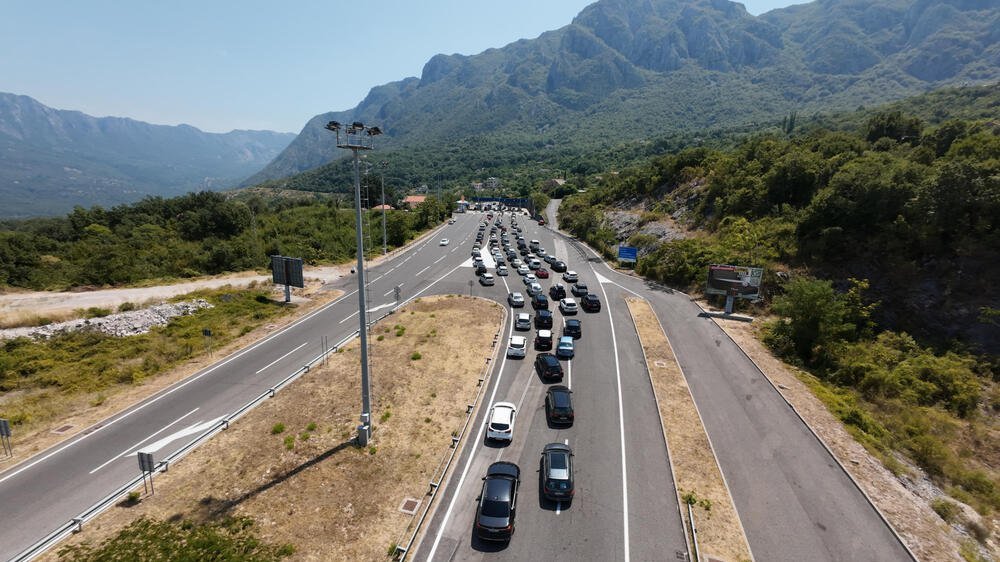 VAŽNO ZA SVE KOJI PUTUJU: Evo kakvo je stanje na granici