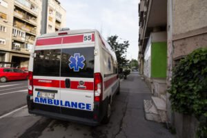 VIŠE OD 100 INTERVENCIJA HITNE POMOĆI! Dve saobraćajne nesreće u noći iza nas, evo koliko poveđenih!