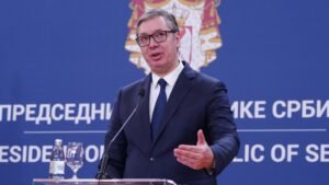 VUČIĆ O OBOJENOJ REVOLUCIJI: Problem je što žive drugu društvenu realnost, van normi, van zakona