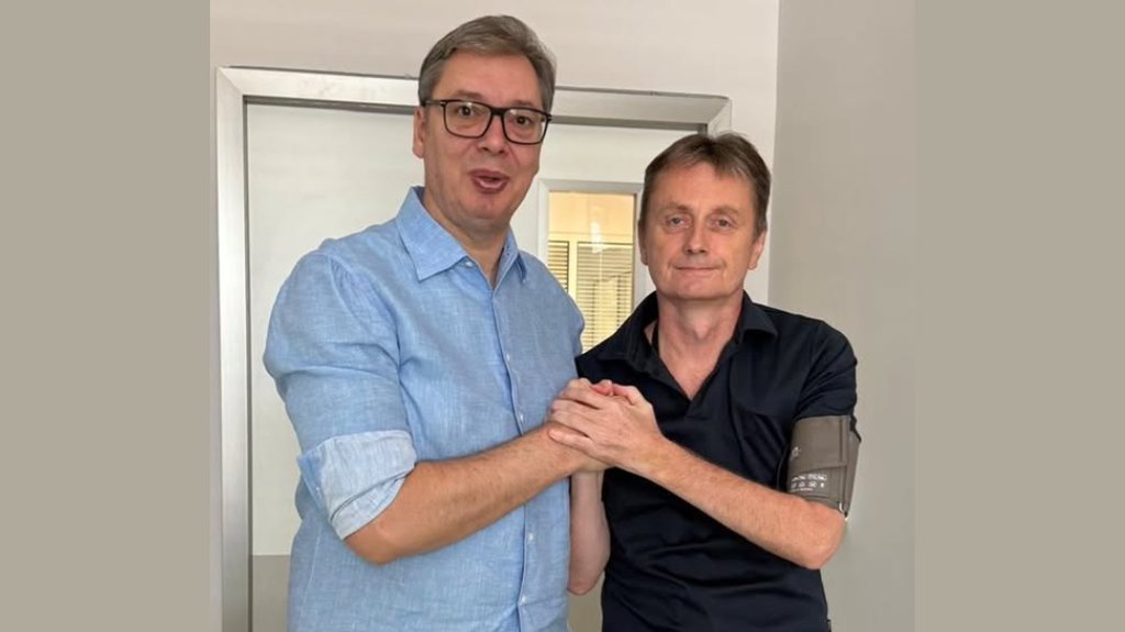 'NAŠ DARKO UPRAVO NAPUŠTA BOLNICU' Vučić objavio fotografiju sa Glišićem, ministar stao na noge posle moždanog udara