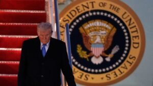 AMERIKA PROVERAVA SVAKOG KO IMA VIZU! Sledi pakao za strance, 'češljaće' i društvene mreže! Ova grupa je posebno ugrožena!