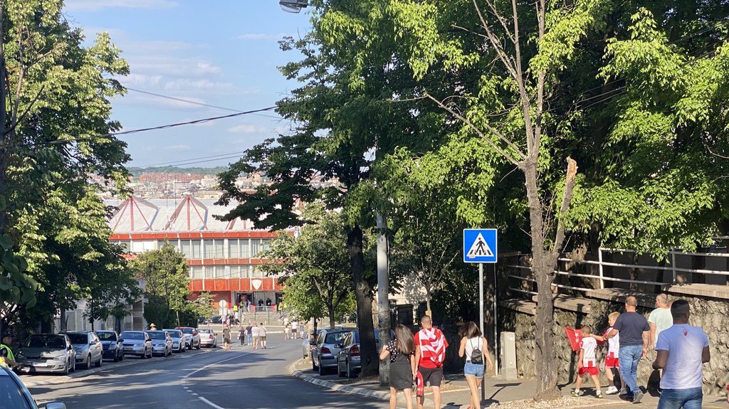 BEOGRAĐANI PAŽNJA! VELIKA GUŽVA NA AUTOKOMANDI: Oko 'Marakane' laka konjica i veliki broj policije