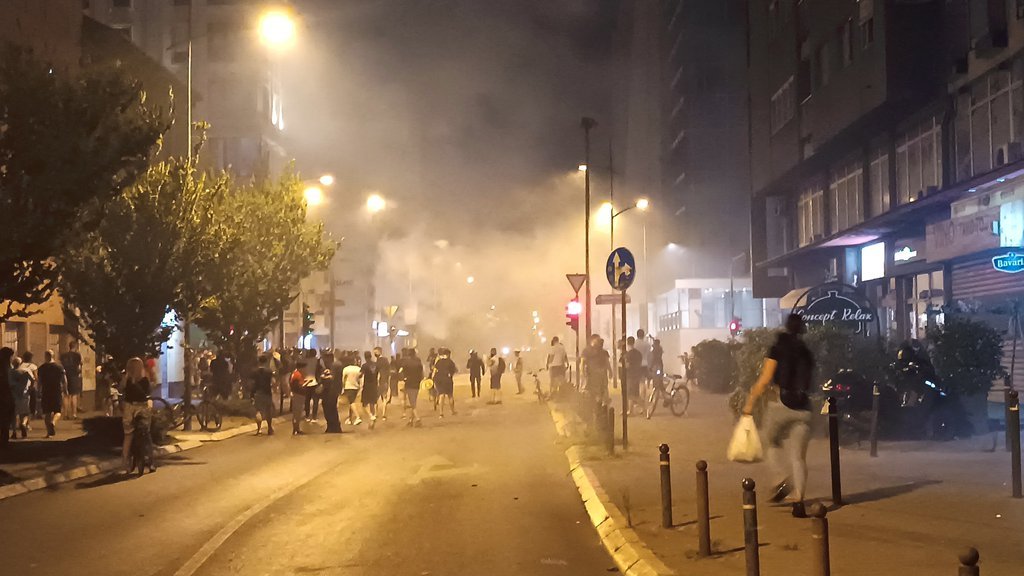 BLOKADERI NAJAVLJUJU NOVI HAOS: Pozivaju da se večeras ponesu fantomke, sve rade da izazovu građanski rat u Srbiji (FOTO)