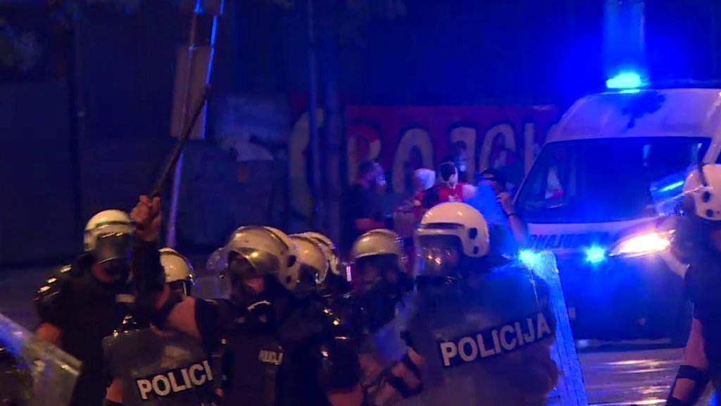BLOKADERI PRAVE HAOS NA ULICAMA GLAVNOG GRADA: Teroristi rešili da spale Beograd