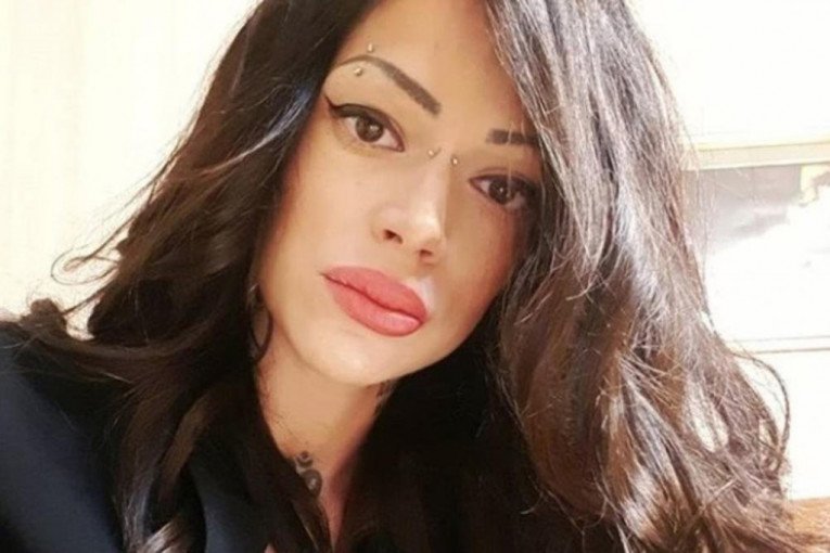 DA LI ZNATE KAKO DANAS IZGLEDA DUNJA ILIĆ?! Nestala s estrade, promenila ime, a danas TOTALNO DRUGAČIJA! (FOTO)