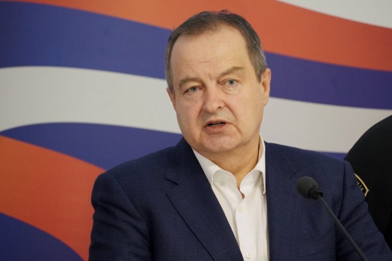 DAČIĆ O NASILJU BLOKADERA "Najteži incidenti su se dogodili u Novom Sadu - gde je došlo do demoliranja i paljenja prostorija SNS"