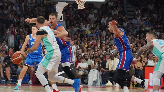 DONČIĆ GRMEO U SVLAČIONICI POSLE TEŠKOG DEBAKLA OD SRBIJE! Isplivali nepoznati detalji: Luka poludeo posle blamaže u Beogradu, pa održao buran govor!