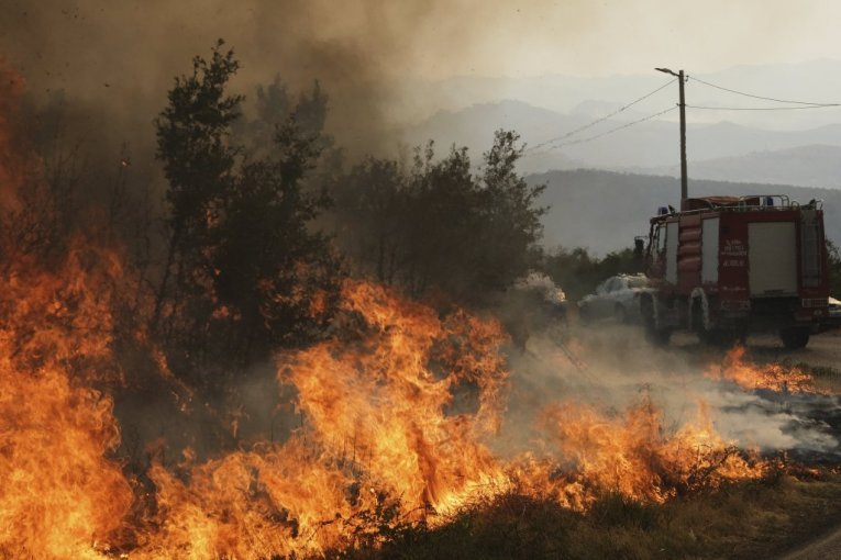 GORI JOŠ JEDNA DRŽAVA BALKANA! Preminula jedna osoba od požara, vatrena stihija preti da SATRE veliki grad