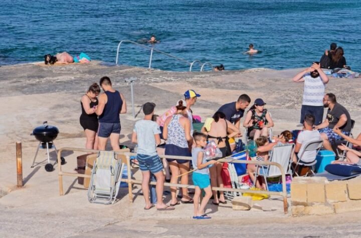 GRCI KRENULI U OBRAČUN SA "NESTAŠNIM" TURISTIMA I OVO SE MNOGIM SRBIMA NEĆE SVIDETI: Kraj prakse koja užasava veliki broj ljudi