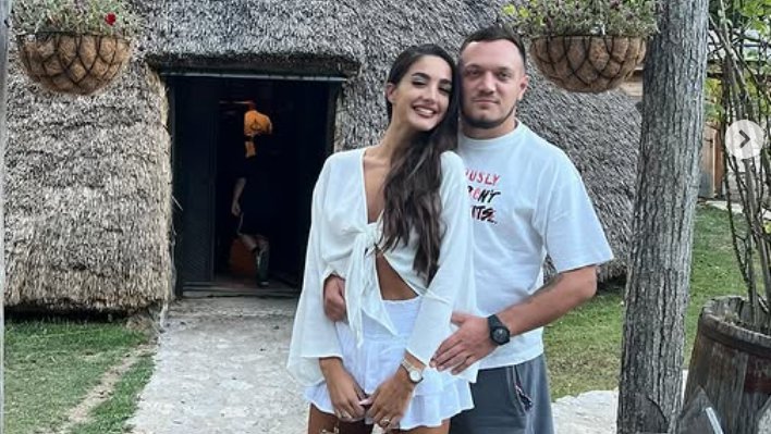 Gastoz i Anđela u Crnoj Gori: Isplivale prve fotke, ona ne skida osmeh s lica! (FOTO)
