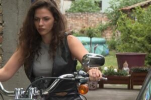 Iva iz Zemuna mami poglede na besnoj mašini: Vlasnica je limitirane serije motora, samo je ga ona ima na Balkanu