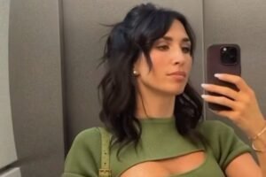JELISAVETA ORAŠANIN NA MIKONOSU SA SKANDALOZNOM SRPKINJOM: U provodu s akterkom velike afere – grle se, igraju, i mame uzdahe! (GALERIJA)