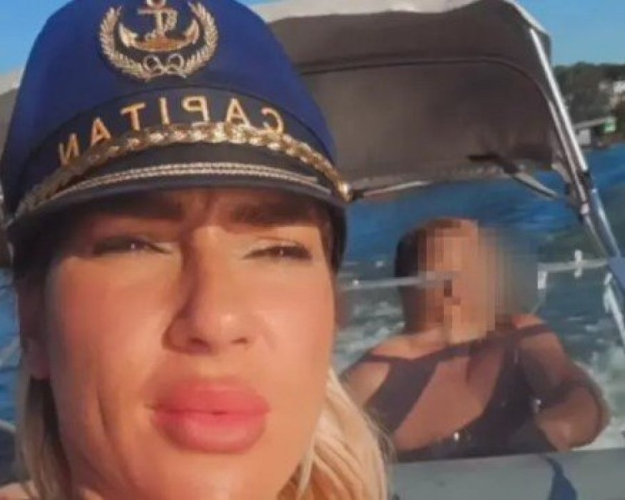 JOVANA JEREMIĆ UHVAĆENA NA JAHTI SA MISTERIOZNIM MUŠKARCEM! Voditeljka slučajno pokazala previše, SVI SE PITAJU JEDNO! (FOTO)