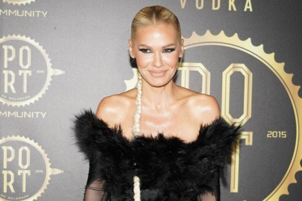 NATAŠA BEKVALAC SE PONOVO UDAJE?! Dijamantski prsten zasijao na njenoj ruci - REKLA SAM "DA"! (GALERIJA)