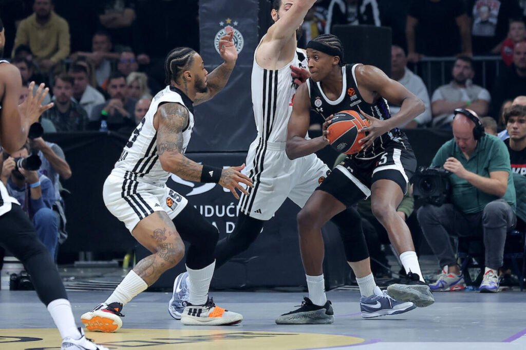 NBA centar oblači crno-beli dres (Foto)