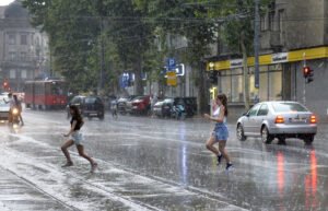 NEVREME U SRBIJI IZ SATA U SAT! Najjači udari biće u ovim delovima zemlje: RHMZ izdao hitno upozorenje (FOTO)