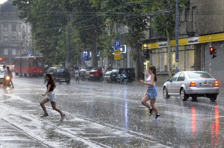 NEVREME U SRBIJI IZ SATA U SAT! Najjači udari biće u ovim delovima zemlje: RHMZ izdao hitno upozorenje (FOTO)