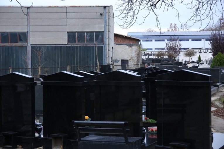 NOĆNA MORA NA GRADSKOM GROBLJU! Greškom kremirali ženu