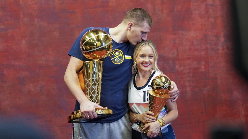 OVO MALO KO ZNA! Jokićeva supruga preživela zločinačku 'Oluju' - Kao beba proterana od strane hrvatske vojske, njena fotografija obišla svet (FOTO)