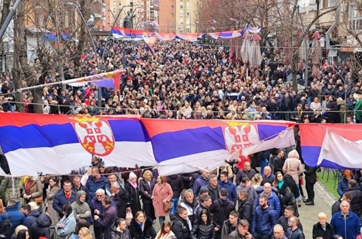 POČEO SKUP PROTIV BLOKADA U SEVERNOJ MITROVICI: Želimo stabilnu i jaku Srbiju