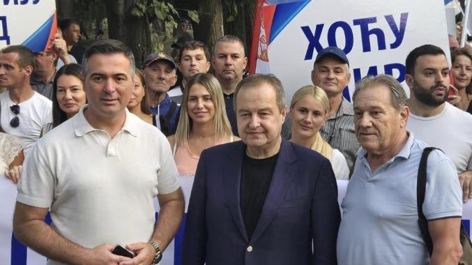 PODRŠKA SVIMA KOJI ŽELE DA NAM SE ŽIVOT VRATI U NORMALU: Ministar Dačić na skupu građana protiv blokada u Vrnjačkoj Banji