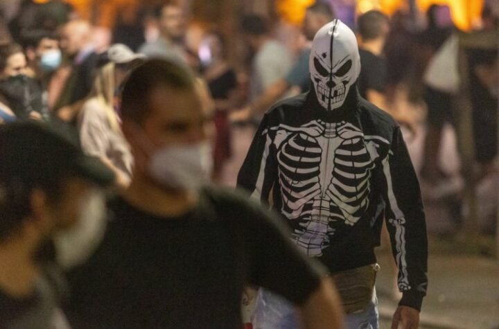 POLICIJA KOD ZLOGLASNOG BLOKADERA PRONAŠLA FANTOMKE, KACIGE, BIBER SPREJ I BAKLJE! U poslednjem trenutku sprečeno najgore u Valjevu!