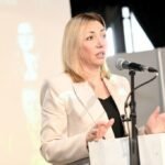 "PORODIČNI DOM MORA BITI IZVAN SVAKOG OBLIKA POLITIČKE BORBE" - Macura najoštrije osudila okupljanje blokadera ispred porodičnog doma premijera Macuta