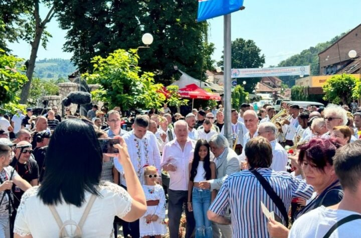 Počeo GUČA FESTIVAL – Ludilo na ulicama od ranog jutra: Boban Marković otvorio 64. Dragačevski sabor