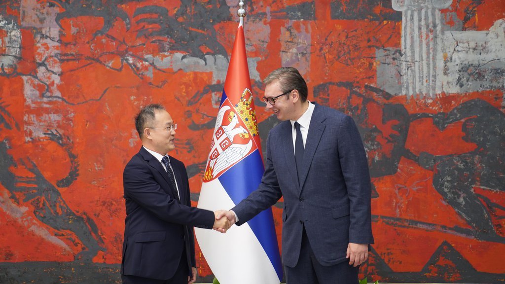 Predsednik Vučić sutra prima ambasadora Kine Li Minga