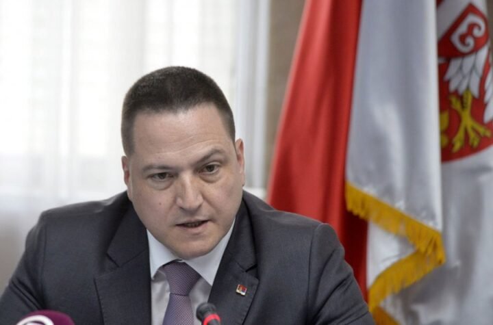 SAZNAJEMO! Prijatelj Branka Ružića napao mladića jer je skandirao predsedniku Vučiću: Bivši ministar sve gledao