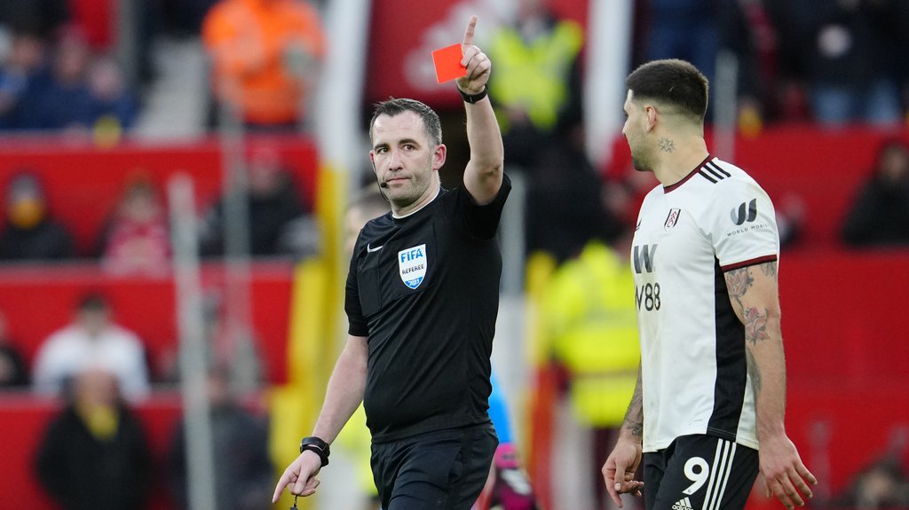 SKANDAL VEKA U HUMSKOJ: Englez kojeg je Aleksandar Mitrović hteo da bije iz VAR sobe dosudio penal Škotima
