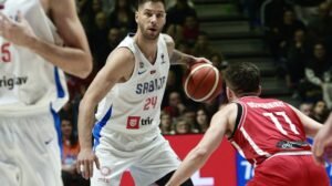 SRBIJA NAJVEĆI FAVORIT, A ON ĆE DA DOMINIRA: FIBA izdvojila jednog srpskog igrača, a nije Jokić! Žestok pad tri ekipe koje su viđene za medalje