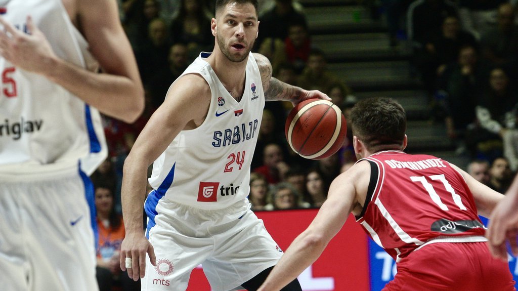 SRBIJA NAJVEĆI FAVORIT, A ON ĆE DA DOMINIRA: FIBA izdvojila jednog srpskog igrača, a nije Jokić! Žestok pad tri ekipe koje su viđene za medalje