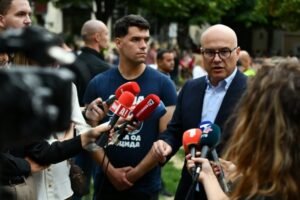 SRPSKI NAROD JE POČIŠĆEN KAO GUMICOM - Miloš Vučević se obratio povodom obeležavanja Dana sećanja na stradale u Oluji: "TO JE BIO PLAN FRANJE TUĐMANA"