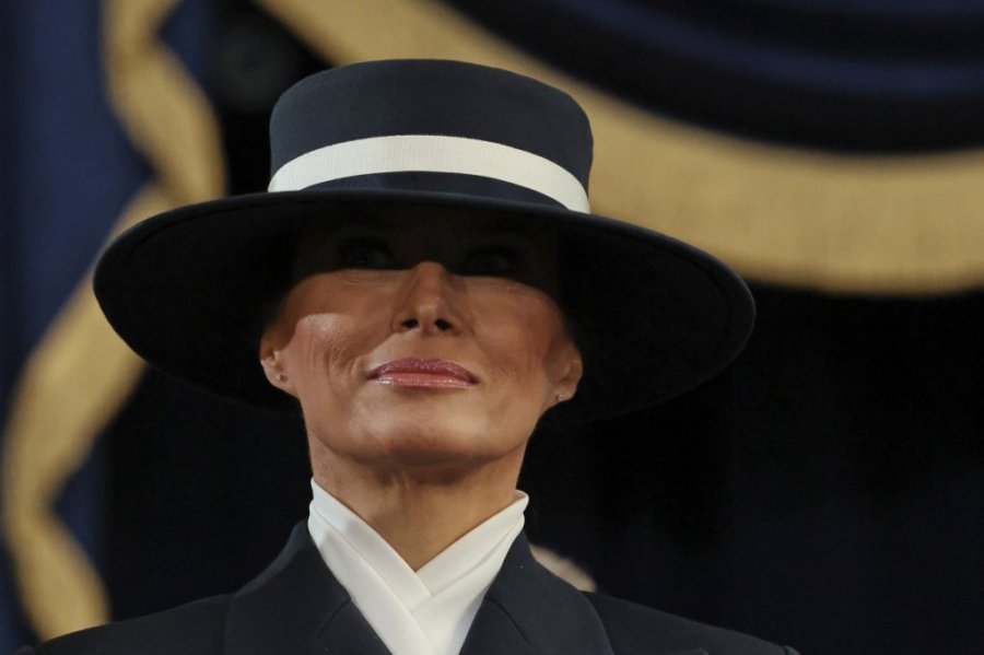 ŠTA MELANIJA TRAMP PIŠE PUTINU? Otkriven sadržaj pisma koje je predsadnik SAD predao, čitači sa usana rastumačili PORUKE koje su lideri razmenili pre sastanka!