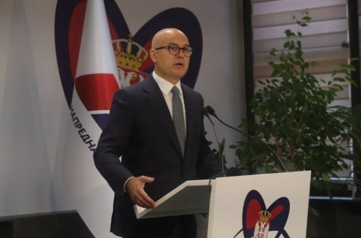 "SVE RADE U CILJU RASTURANJA SRBIJE I OBOJENE REVOLUCIJE!" Vučević za Republiku o izveštavanju opozicionih medija: Sve prvo vidite u njihovom studiju, pa onda na ulici! (FOTO)
