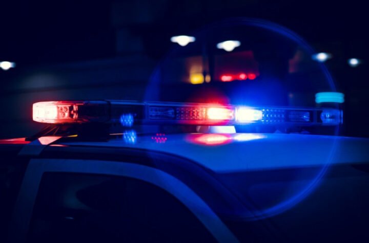 TOTALNI HAOS! Bacio LONAC na traktor: Od policije ga branili FLAŠOM!