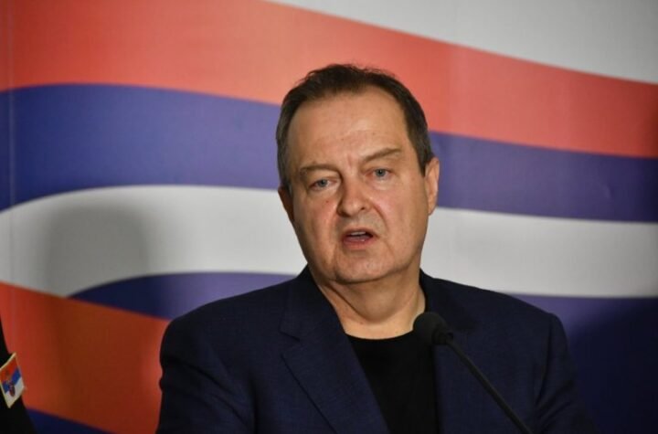 "UHAPŠENO 18 LJUDI I HAPŠENJA SE NASTAVLJAJU" Dačić posle protesta: "Žandarm povređen u Valjevu"
